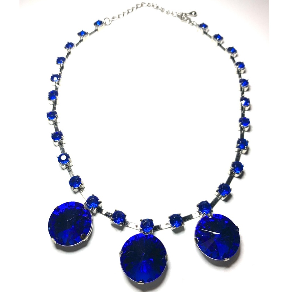 Light Weight & Sleek Silver toned simulated sapphire necklace